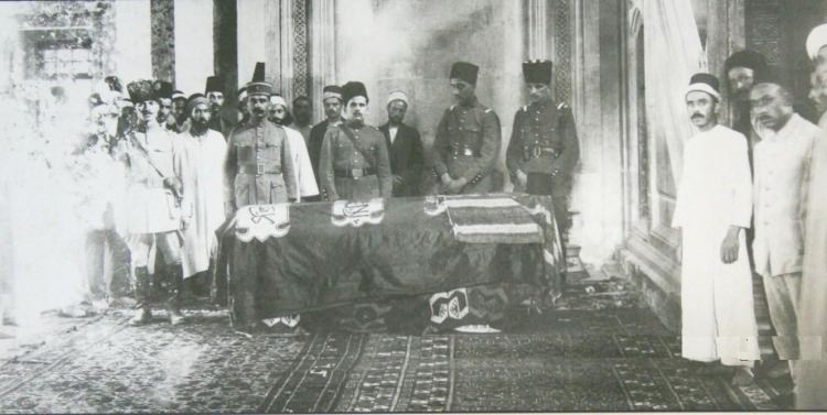 Sultan Vahdeddin'in tabutu Şam'da Yavuz Selim Camiinde Bekletilirken.